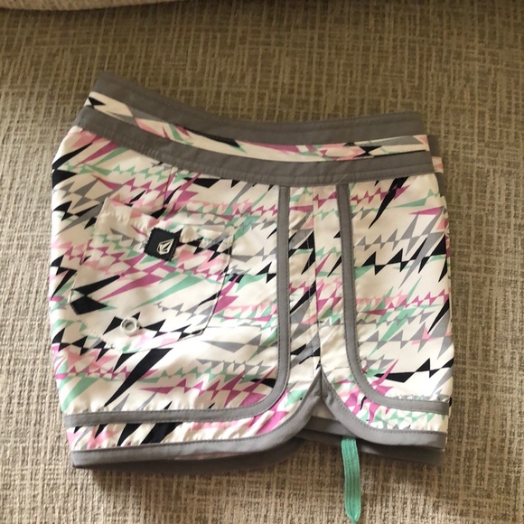 Miss Mad Volcom Shorts - Picture 7 of 8